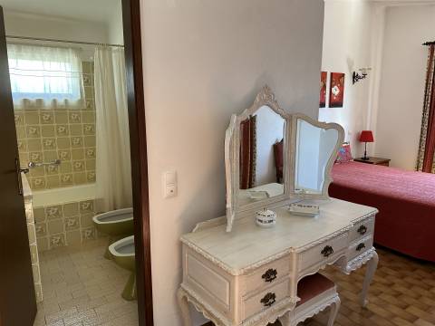 Encantadora Moradia T3 com Piscina em Localização Privilegiada em Carvoeiro