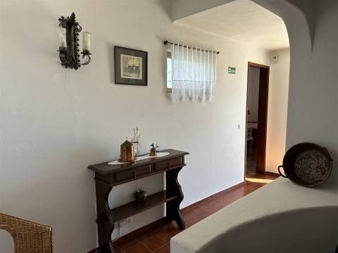 Encantadora Moradia T3 com Piscina em Localização Privilegiada em Carvoeiro