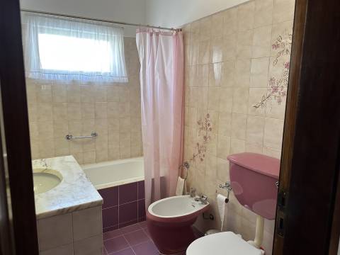 Encantadora Moradia T3 com Piscina em Localização Privilegiada em Carvoeiro