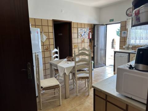 Encantadora Moradia T3 com Piscina em Localização Privilegiada em Carvoeiro