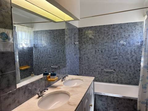 Encantadora Moradia T3 com Piscina em Localização Privilegiada em Carvoeiro