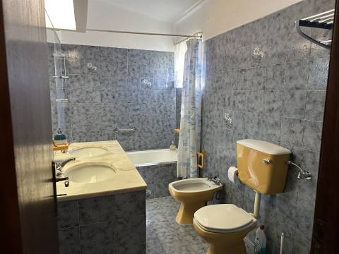 Encantadora Moradia T3 com Piscina em Localização Privilegiada em Carvoeiro