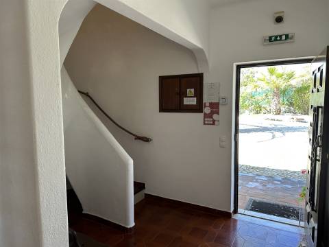 Encantadora Moradia T3 com Piscina em Localização Privilegiada em Carvoeiro