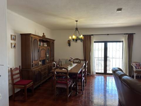 Encantadora Moradia T3 com Piscina em Localização Privilegiada em Carvoeiro