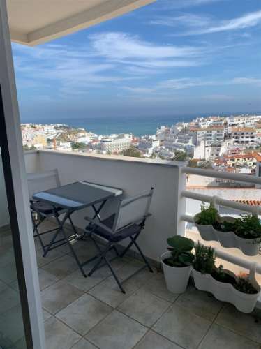 Encantador Apartamento T2 Remodelado no Coração de Albufeira