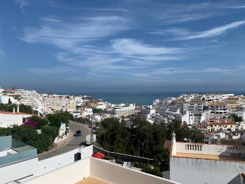Encantador Apartamento T2 Remodelado no Coração de Albufeira