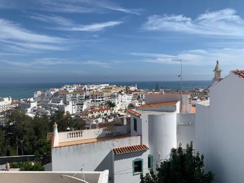 Encantador Apartamento T2 Remodelado no Coração de Albufeira