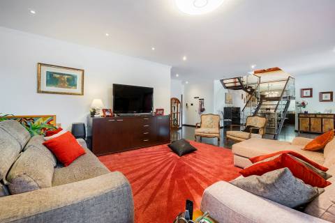 Luxuoso apartamento T5 com piscina privada em Portimão