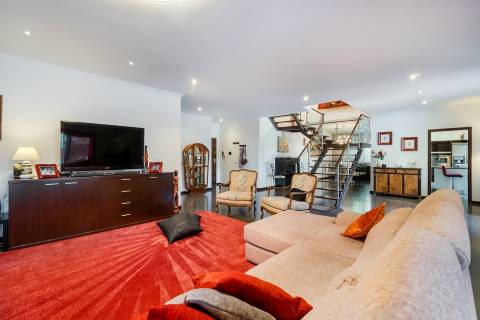 Luxuoso apartamento T5 com piscina privada em Portimão