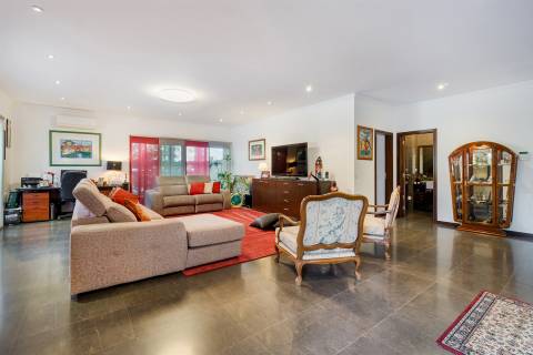 Luxuoso apartamento T5 com piscina privada em Portimão