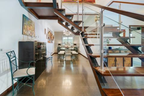 Luxuoso apartamento T5 com piscina privada em Portimão