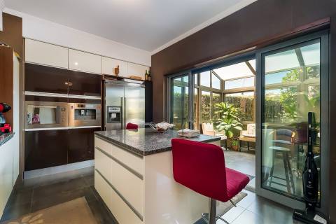 Luxuoso apartamento T5 com piscina privada em Portimão