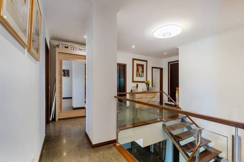 Luxuoso apartamento T5 com piscina privada em Portimão