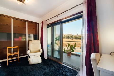 Luxuoso apartamento T5 com piscina privada em Portimão