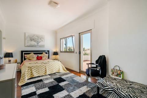 Excelente moradia T7+4 bem localizada em Portimão