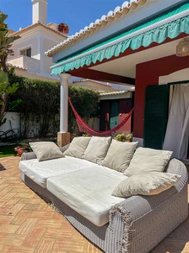 Moradia T5 com piscina e jardim a poucos metros da Praia do Alemão – Alvor