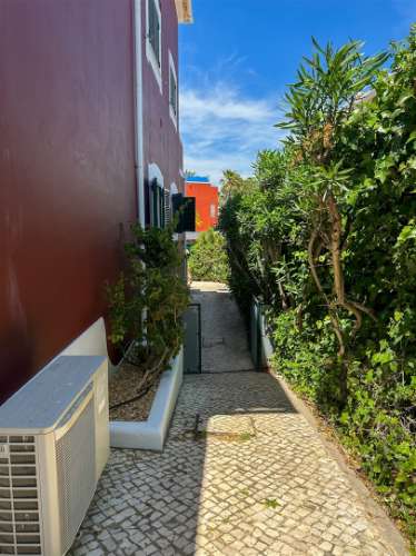 Moradia T5 com piscina e jardim a poucos metros da Praia do Alemão – Alvor