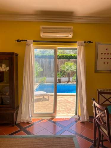 Moradia T5 com piscina e jardim a poucos metros da Praia do Alemão – Alvor