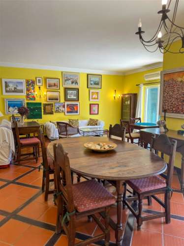 Moradia T5 com piscina e jardim a poucos metros da Praia do Alemão – Alvor