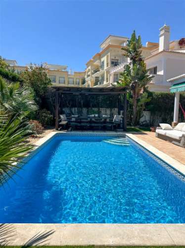 Moradia T5 com piscina e jardim a poucos metros da Praia do Alemão – Alvor