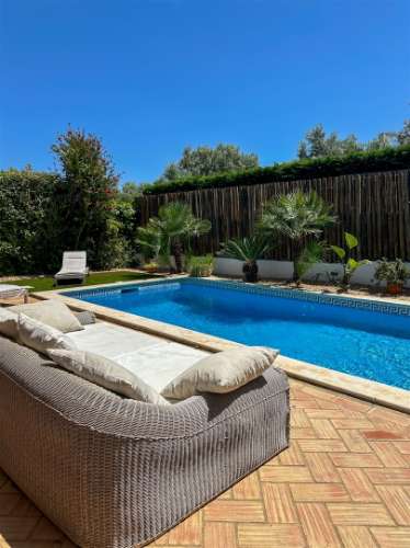Moradia T5 com piscina e jardim a poucos metros da Praia do Alemão – Alvor