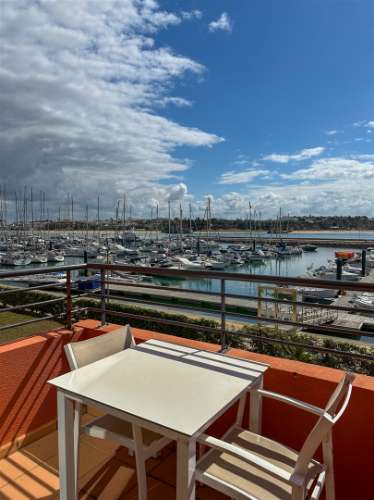 Apartamento T2 com Vista Mar e Rio na Marina da Praia da Rocha – Portimão
