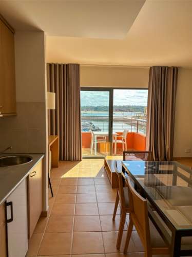 Apartamento T2 com Vista Mar e Rio na Marina da Praia da Rocha – Portimão