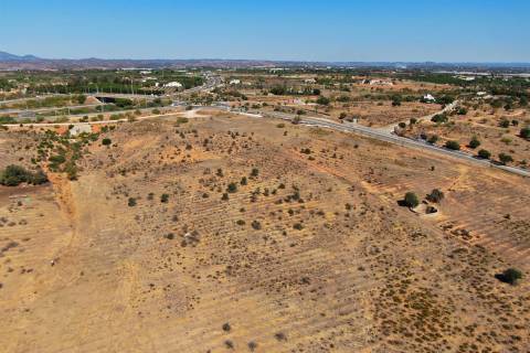 Terreno no centro de Lagoa (Algarve) com viabilidade de construção