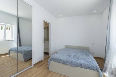 Moradia T4 isolada, completamente renovada, com piscina, no Rasmalho, Portimão