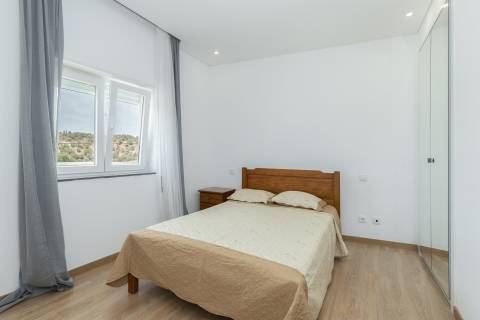 Moradia T4 isolada, completamente renovada, com piscina, no Rasmalho, Portimão