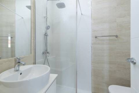 Moradia T4 isolada, completamente renovada, com piscina, no Rasmalho, Portimão
