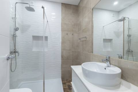 Moradia T4 isolada, completamente renovada, com piscina, no Rasmalho, Portimão