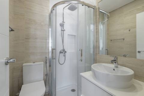 Moradia T4 isolada, completamente renovada, com piscina, no Rasmalho, Portimão