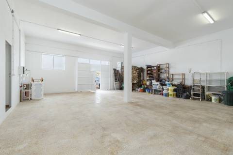 Moradia T4 isolada, completamente renovada, com piscina, no Rasmalho, Portimão