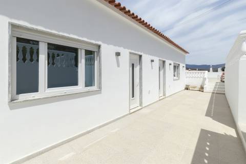 Moradia T4 isolada, completamente renovada, com piscina, no Rasmalho, Portimão