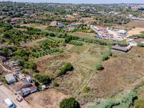 Terreno com projeto para moradia T3 moderna em Alvor — Portimão, Algarve