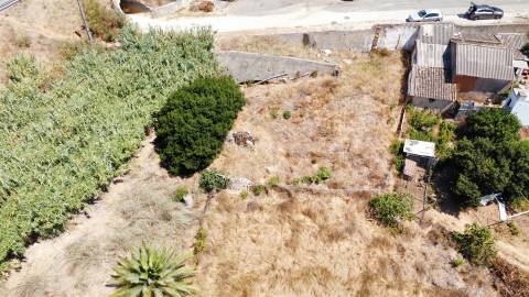 Terreno com projeto para moradia T3 moderna em Alvor — Portimão, Algarve