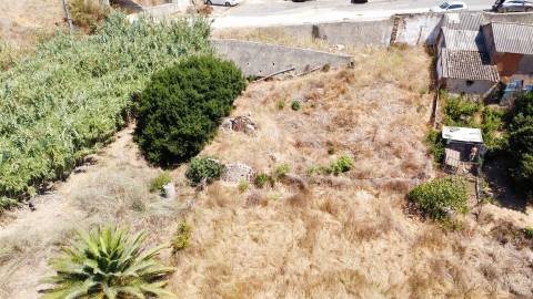 Terreno com projeto para moradia T3 moderna em Alvor — Portimão, Algarve