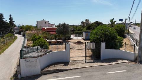 Moradia V2+1, Pêra, Armação de Pêra, terreno para piscina e cultivo, garagem