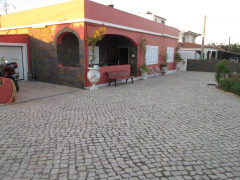 Moradia V2+1, Pêra, Armação de Pêra, terreno para piscina e cultivo, garagem