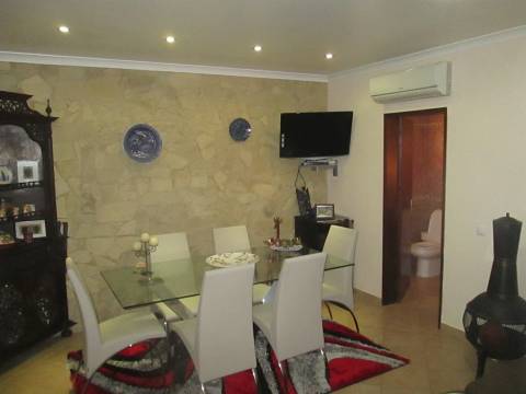 Moradia V2+1, Pêra, Armação de Pêra, terreno para piscina e cultivo, garagem