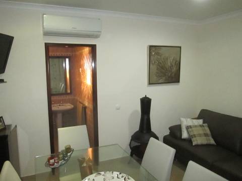 Moradia V2+1, Pêra, Armação de Pêra, terreno para piscina e cultivo, garagem