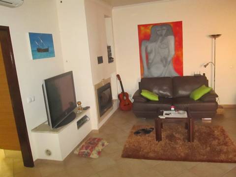 Moradia V2+1, Pêra, Armação de Pêra, terreno para piscina e cultivo, garagem