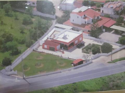 Moradia V2+1, Pêra, Armação de Pêra, terreno para piscina e cultivo, garagem