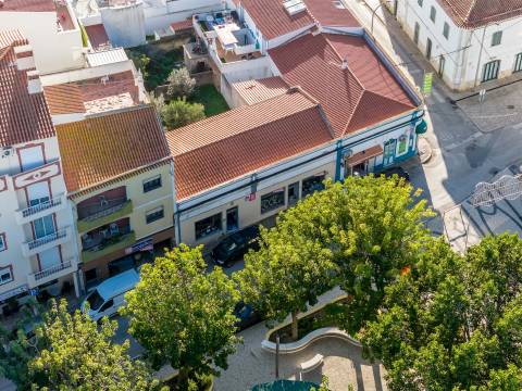 Viva onde a História encontra o Futuro – Prédio no Centro Histórico de Lagoa, Algarve