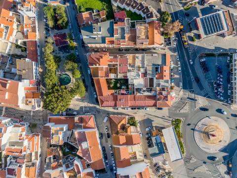 Viva onde a História encontra o Futuro – Prédio no Centro Histórico de Lagoa, Algarve