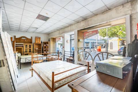 Viva onde a História encontra o Futuro – Prédio no Centro Histórico de Lagoa, Algarve