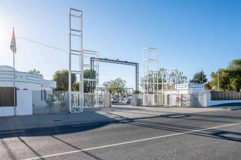 Viva onde a História encontra o Futuro – Prédio no Centro Histórico de Lagoa, Algarve