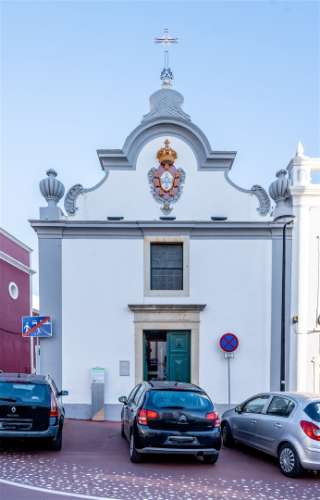 Viva onde a História encontra o Futuro – Prédio no Centro Histórico de Lagoa, Algarve