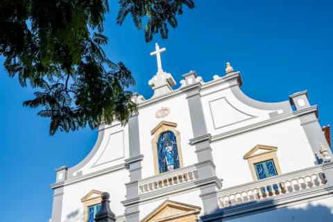 Viva onde a História encontra o Futuro – Prédio no Centro Histórico de Lagoa, Algarve
